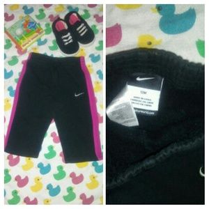 Tiny Nike sweats 😍 Size 12m